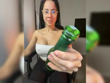 Lili-Cruz40  live sex cam