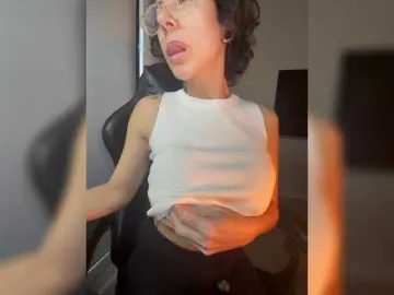Lili-Cruz40  live sex cam