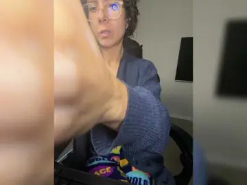 Lili-Cruz40  live sex cam