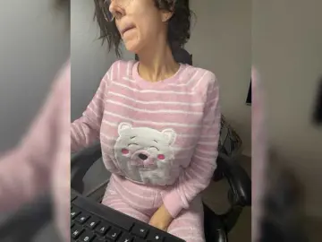 Lili-Cruz40  live sex cam