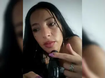 GiaGold  live sex cam