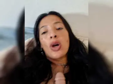 GiaGold  live sex cam