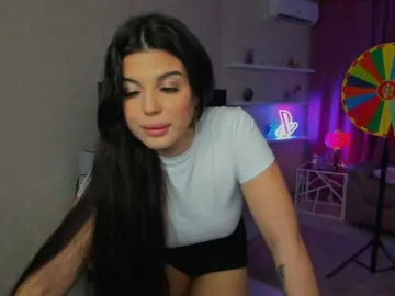 SnowingWinter  live sex cam