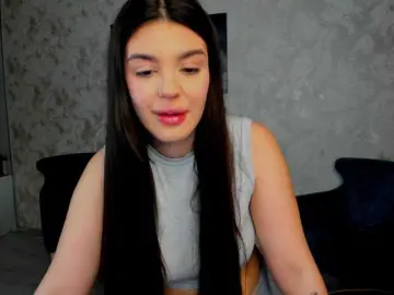 SnowingWinter  live sex cam