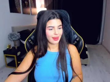 SnowingWinter  live sex cam