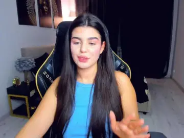 SnowingWinter  live sex cam