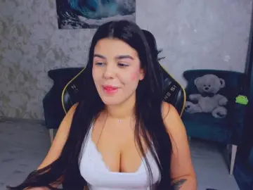 SnowingWinter  live sex cam