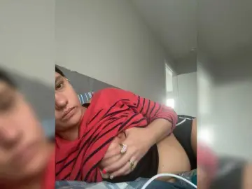 Toups12  live sex cam