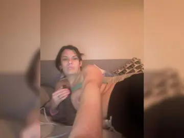 Toups12  live sex cam