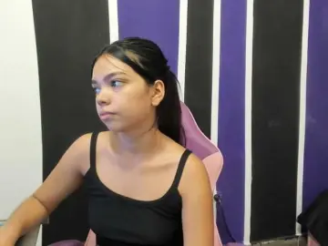 Shy-luna18  live sex cam