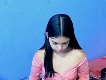Shy-luna18  live sex cam