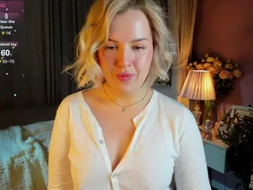 Nikki-Kai  live sex cam