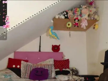Pocahot-ass  live sex cam