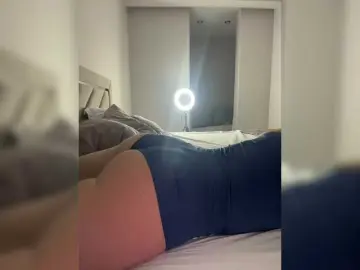 Alesia77  live sex cam