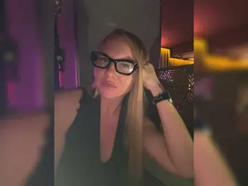 Alesia77  live sex cam