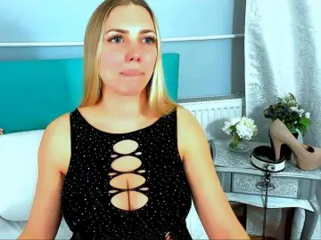 EliseBlondeX  live sex cam