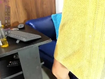 Skinny-Mature  live sex cam