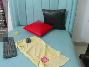 Skinny-Mature  live sex cam