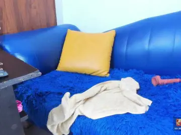 Skinny-Mature  live sex cam