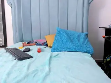 Skinny-Mature  live sex cam