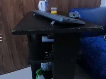 Skinny-Mature  live sex cam