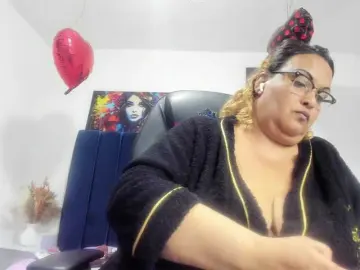 Dubraska1  live sex cam