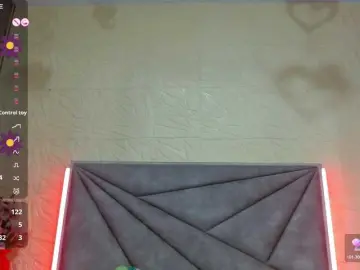 Dubraska1  live sex cam