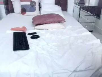 MiaMckenna  live sex cam