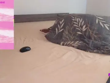 Rosebelle1  live sex cam