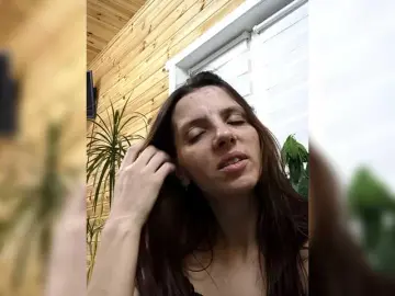 MarinaQwert  live sex cam