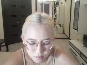 MyrleHenggeler  live sex cam