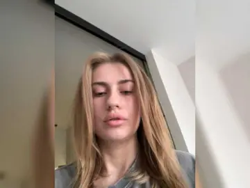 Veronaaaaaa  live sex cam