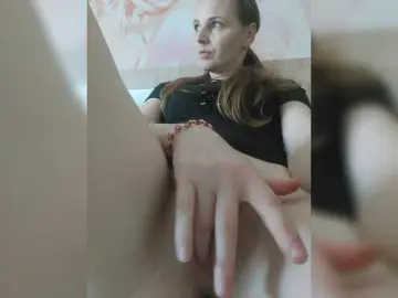 Lulu-Erotica  live sex cam