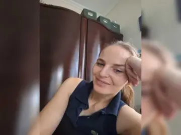 Lulu-Erotica  live sex cam