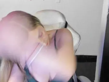 AndreinaSuann  live sex cam