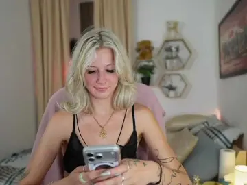 EmilySwan  live sex cam