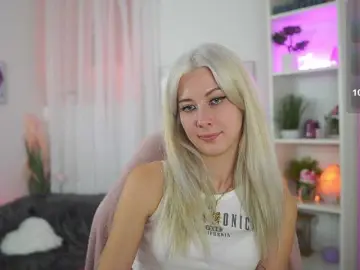 EmilySwan  live sex cam