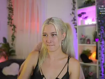 EmilySwan  live sex cam