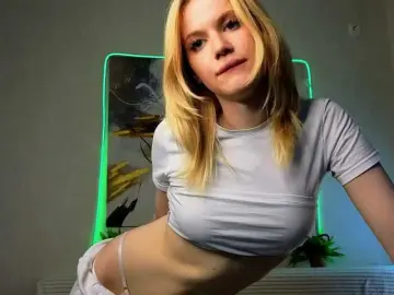 Sonyavibe  live sex cam