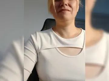 EfrosinyaRAY  live sex cam