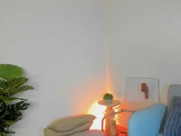 Mia-Milan18  live sex cam