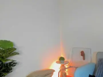 Mia-Milan18  live sex cam