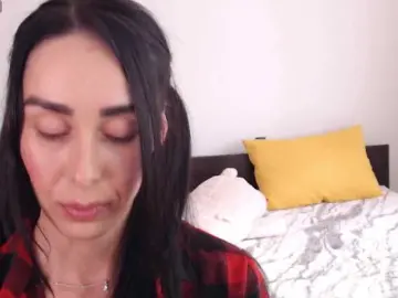 ValeriaFoxx  live sex cam