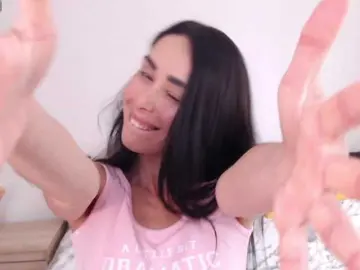 ValeriaFoxx  live sex cam