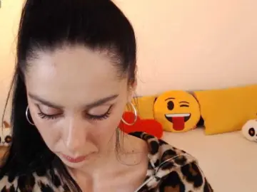 ValeriaFoxx  live sex cam
