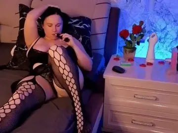 Juliamills  live sex cam