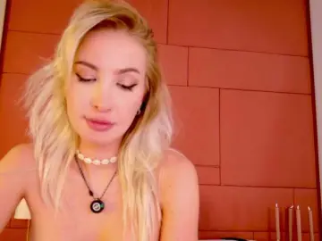 LilouKatt  live sex cam