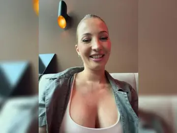 LilouKatt  live sex cam