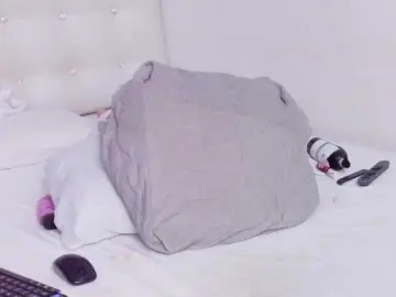 Nymplo-bff  live sex cam