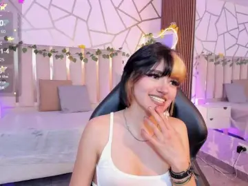 Cloee-tay1  live sex cam